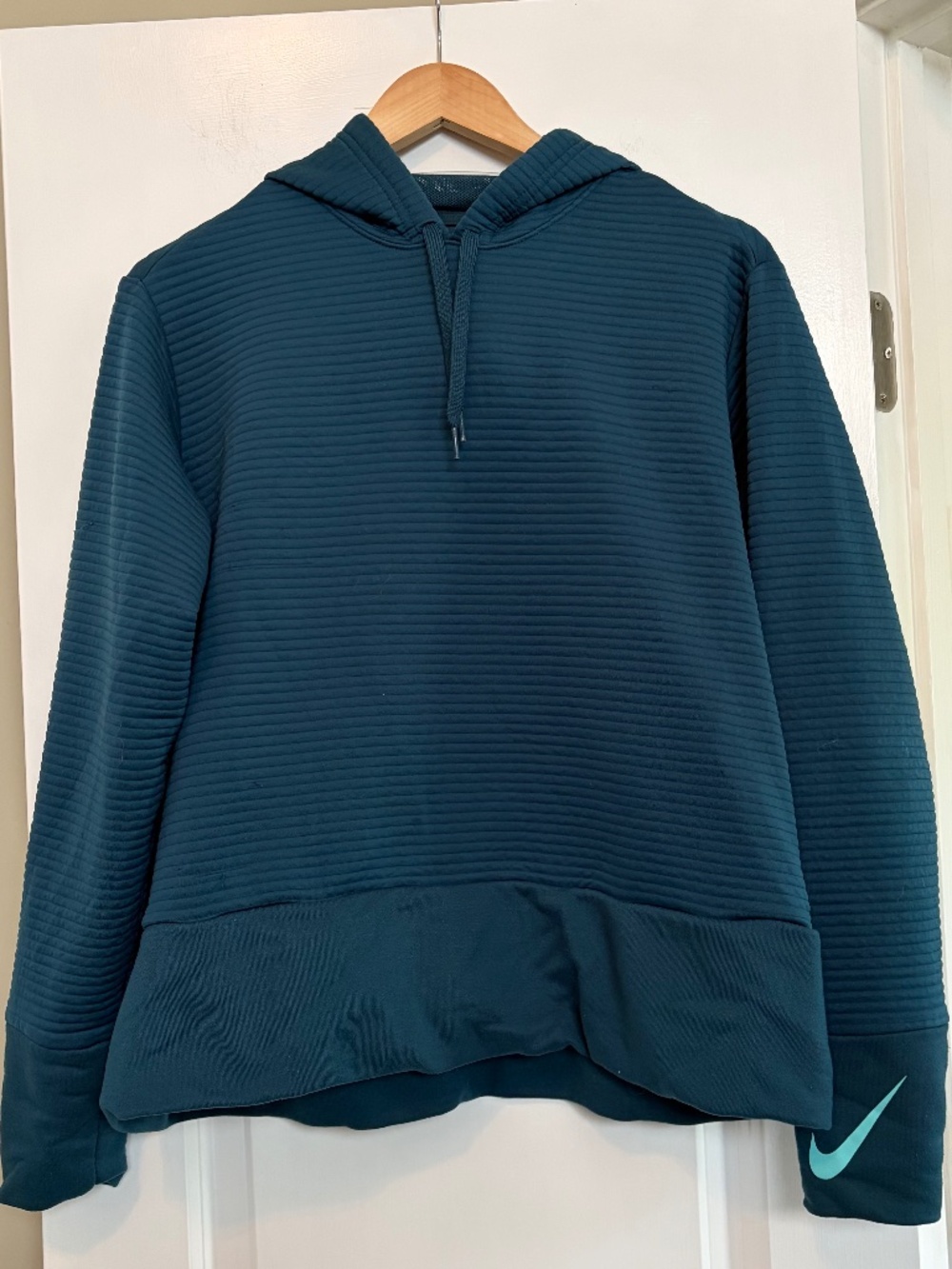 Nike Women’s Dri-Fit Quilted Ribbed Pullover Hoodie in Blue - Size XL